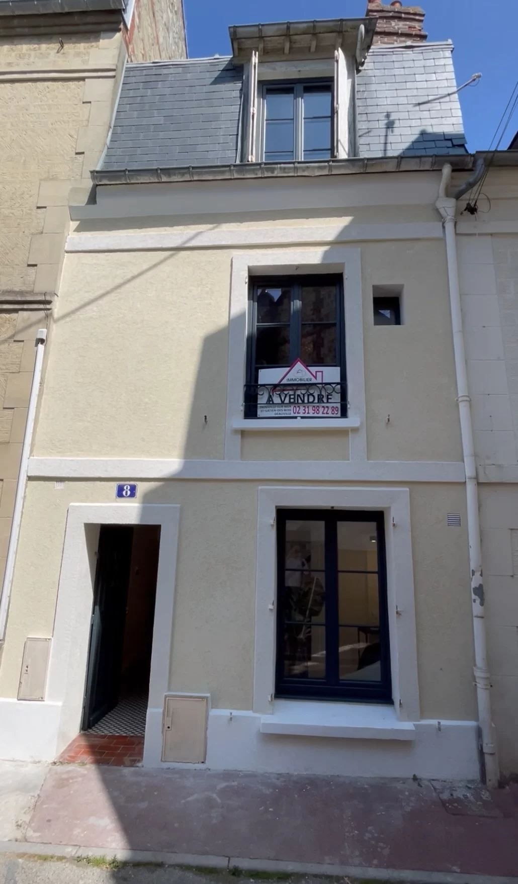 Façade de la maison de pêcheur rénovée à Trouville-sur-Mer