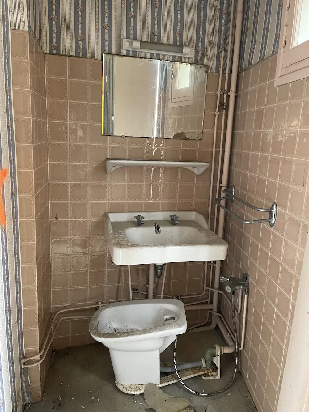 Salle de bain avant rénovation à Trouville-sur-Mer